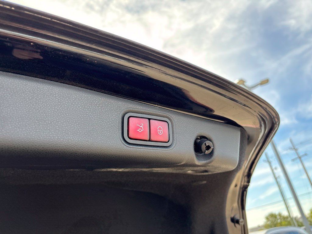 Used 2018 Mercedes-Benz E 400 4MATIC Sedan image 13