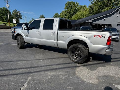 Used 2014 Ford F250 Lariat w/ Lariat Interior Package image 12