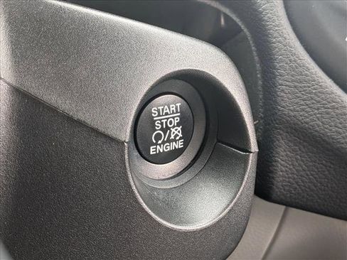 Used 2020 Jeep Compass Latitude AWD/4WD image 16
