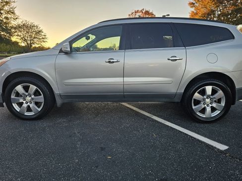 Used 2012 Chevrolet Traverse LT w/ All-Star Edition image 3
