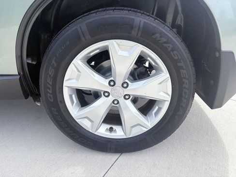 Used 2014 Subaru Forester 2.5i Premium AWD/4WD image 10