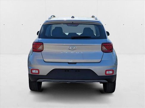 New 2025 Hyundai Venue SEL image 8