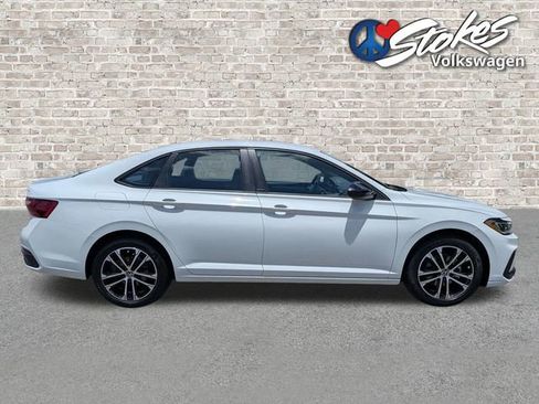 Certified 2025 Volkswagen Jetta Sport FWD image 3