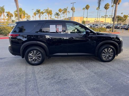 Certified 2025 Nissan Pathfinder S FWD image 9