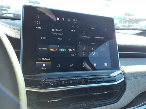 Used 2024 Jeep Compass Latitude image 11