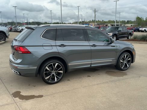 Used 2024 Volkswagen Tiguan SEL R-Line image 8