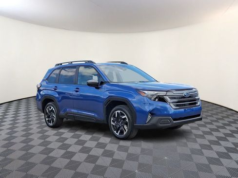 Used 2025 Subaru Forester Premium AWD/4WD image 4