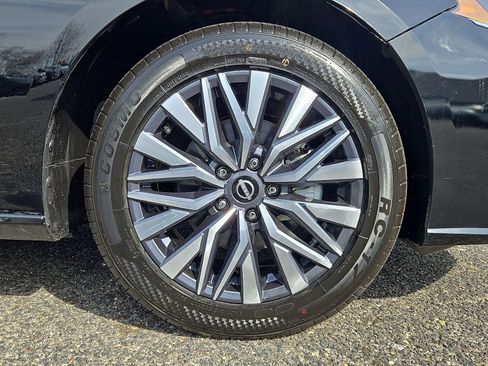Used 2025 Nissan Altima 2.5 SV AWD/4WD image 32