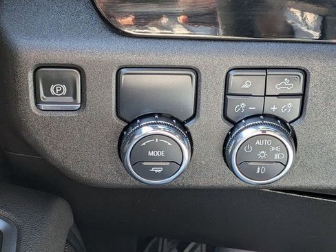 Used 2025 GMC Sierra 1500 SLT image 17