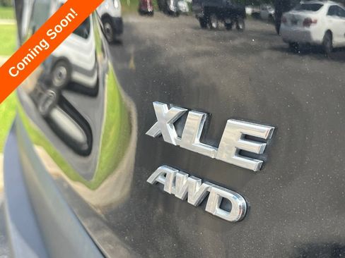 Used 2022 Toyota RAV4 XLE AWD/4WD image 11