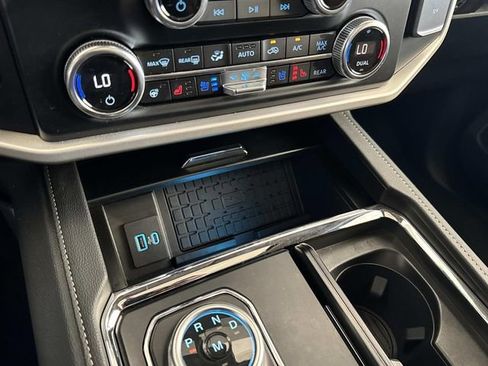 Used 2024 Ford Expedition XLT image 24