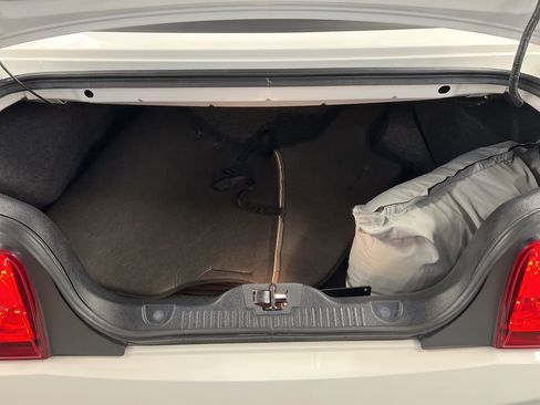 Used 2011 Ford Mustang Shelby GT500 w/ SVT Performance Pkg image 32