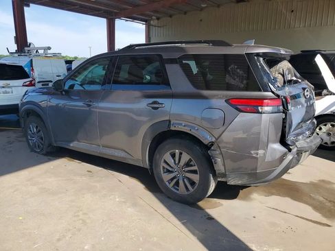 Used 2024 Nissan Pathfinder SV FWD image 3