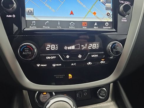 Used 2018 Nissan Murano Platinum image 11