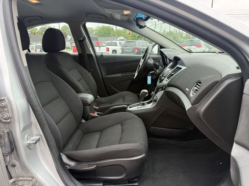 Used 2014 Chevrolet Cruze LT FWD image 12