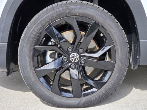 Used 2022 Volkswagen Taos SE image 11