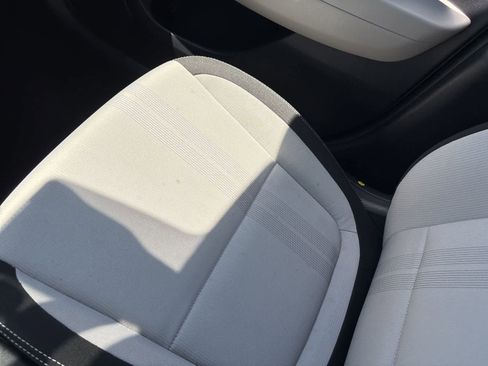 Used 2025 Hyundai Venue SEL FWD image 10