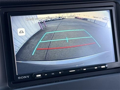 Used 2017 Toyota Highlander SE image 17