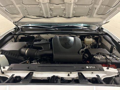 Used 2017 Toyota Tacoma 4x4 Double Cab image 12