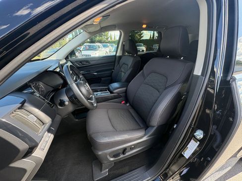 Used 2025 Nissan Pathfinder SV FWD image 39