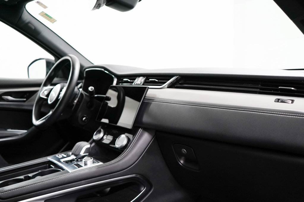 Used 2025 Jaguar F-PACE R-Dynamic S AWD/4WD image 32