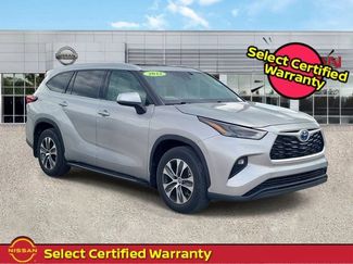 Used 2022 Toyota Highlander XLE AWD/4WD video 1