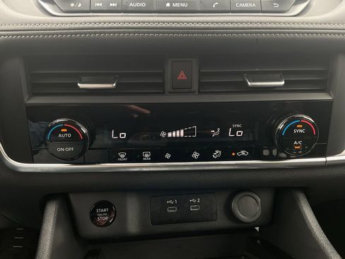 Used 2025 Nissan Rogue SV FWD image 27