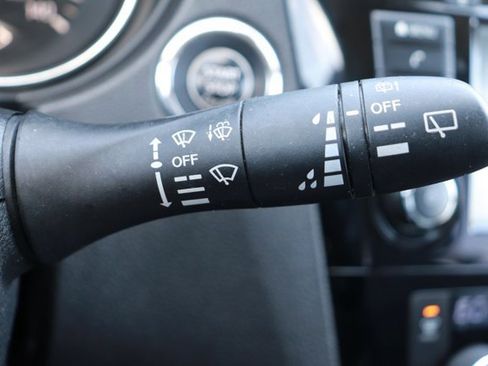 Used 2020 Nissan Rogue SV FWD image 24