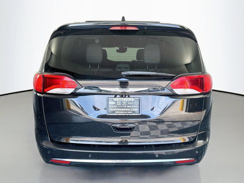 Used 2020 Chrysler Pacifica Touring-L Plus w/ Tire & Wheel Group FWD image 6