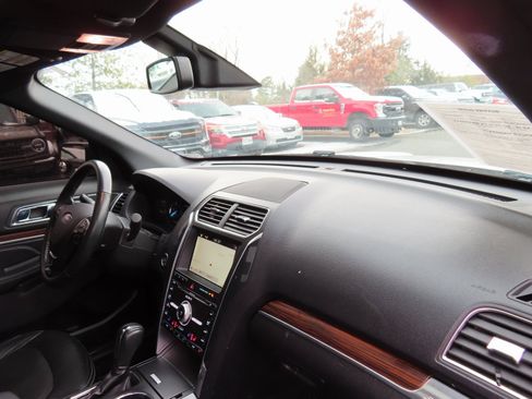 Used 2018 Ford Explorer Limited w/ Equipment Group 301A image 13