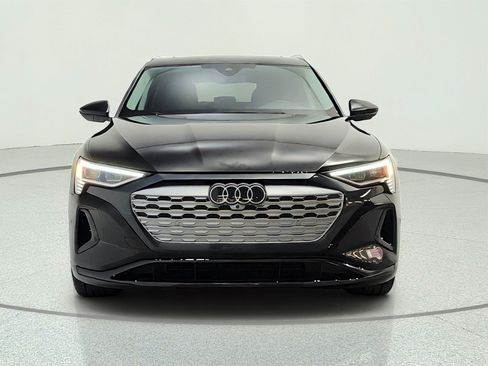 Used 2024 Audi Q8 e-tron Premium Plus AWD/4WD image 2