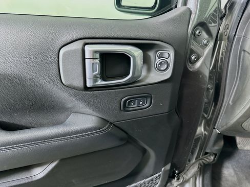 Used 2023 Jeep Wrangler Unlimited Sahara AWD/4WD image 15