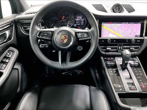 Used 2025 Porsche Macan image 16