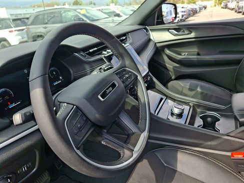 Used 2024 Jeep Grand Cherokee Altitude image 25