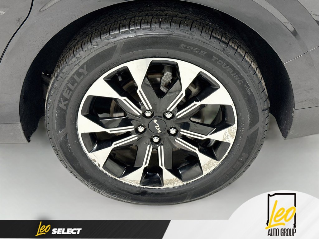 Used 2022 Kia Carnival EX FWD image 34