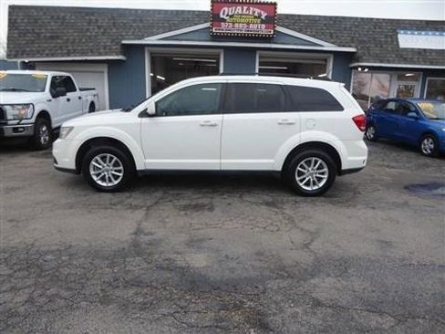Used 2015 Dodge Journey SXT w/ Flexible Seating Group image 2