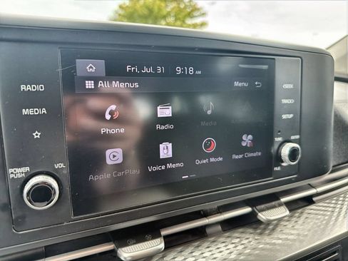 Used 2022 Kia Carnival LX FWD image 18