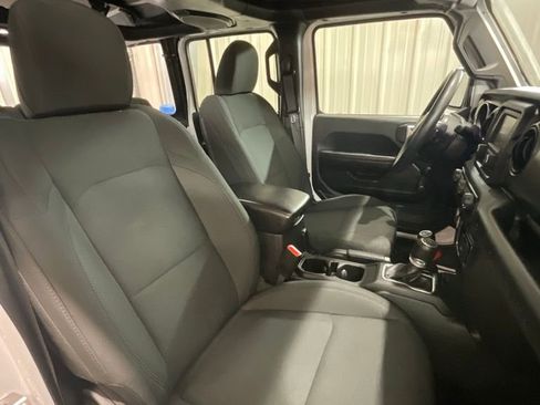 Used 2018 Jeep Wrangler Unlimited Sport image 13