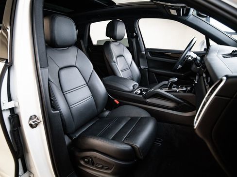Certified 2023 Porsche Cayenne AWD/4WD image 28