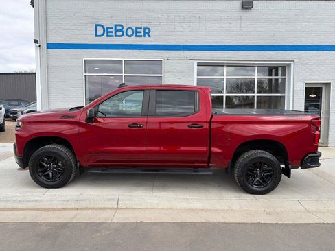 Used 2021 Chevrolet Silverado 1500 LT Trail Boss w/ LT Trail Boss Premium Package AWD/4WD image 2