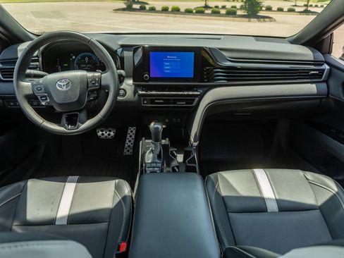 Used 2025 Toyota Camry SE FWD image 20