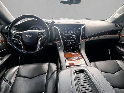 Used 2020 Cadillac Escalade ESV Luxury RWD image 16