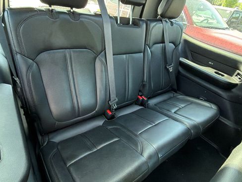Certified 2025 Jeep Wagoneer Series II w/ Premium Group I AWD/4WD image 22
