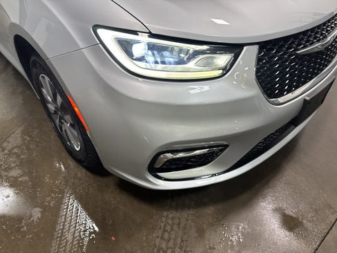 Used 2024 Chrysler Pacifica Select image 43