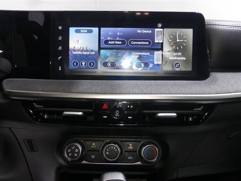 Used 2025 Nissan Kicks SV AWD/4WD image 35