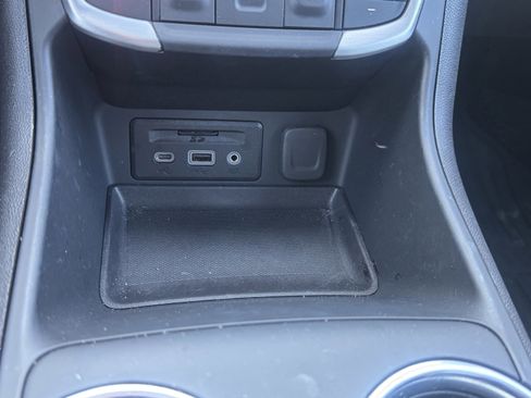 Used 2024 GMC Terrain SLT w/ Infotainment Package II image 30