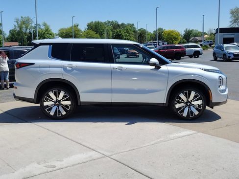 New 2026 Mitsubishi Outlander SE AWD/4WD image 14
