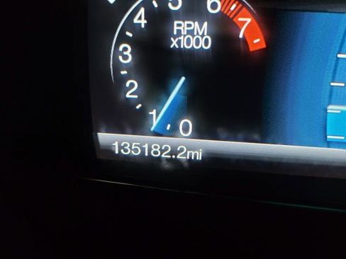 Used 2017 Ford Explorer XLT w/ Equipment Group 202A image 3