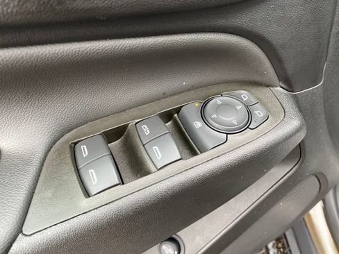 Used 2023 Chevrolet Equinox LT image 16