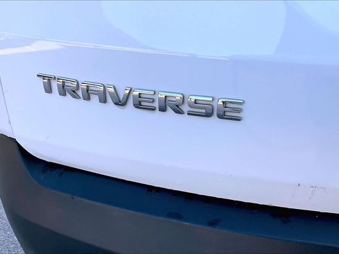 Used 2020 Chevrolet Traverse LT image 9